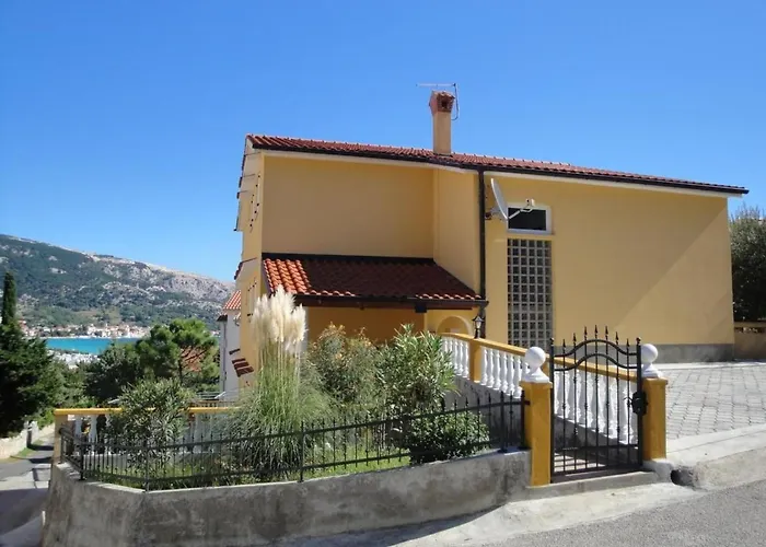 In Mit Eigener Terrasse By Interhome Lägenhet Baška